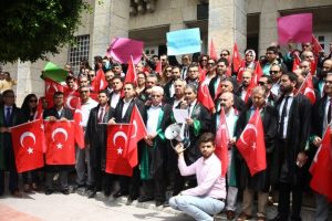 Hukuk&ccedil;ulardan 'paralel' temizliğe tam destek