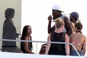 Pogba sigara i&ccedil;erken yakalandı
