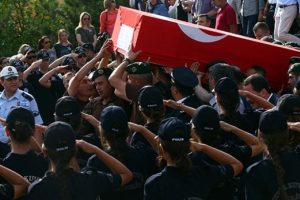 Şehitler g&ouml;zyaşlarıyla uğurlandı