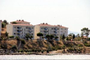 Fo&ccedil;a'da askeri lojmanlarda arama
