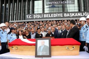 Şişli Belediye Başkan Yardımcısı Cemil Candaş i&ccedil;in t&ouml;ren d&uuml;zenlendi