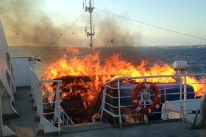 Feribottaki yangın kamerada