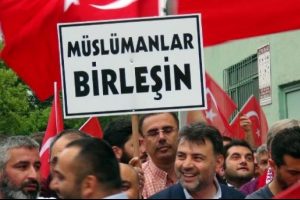 Sakarya'da 20 bin kişi demokrasi i&ccedil;in y&uuml;r&uuml;d&uuml;