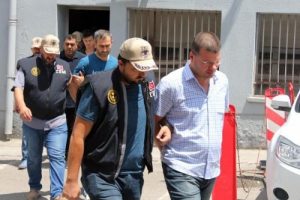 Bursa'da 'Asker gelirse silahımızı teslim ederiz' diyen 4 polis tutuklandı
