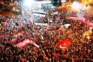 Bursa'da Cumhurbaşkanı Recep Tayyip Erdoğan'ın a&ccedil;ıklamaları dev ekranlardan izlendi