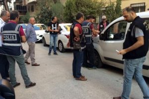 11 avukat g&ouml;zaltında, 14'&uuml; de aranıyor