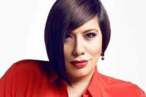 Karaca, Eşinin elini hi&ccedil; bırakmadı