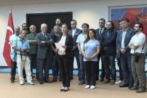 Berlin'de T&uuml;rk gazetecilerden darbe girişimine kınama