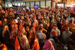 Sinoplular demokrasi i&ccedil;in sabahladı