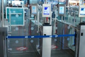 Yurtdışı &ccedil;ıkışlarda biyometrik kontrol uygulaması durduruldu