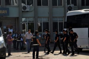 Aralarında doktor, iş adamı ve &ouml;ğretmen de var