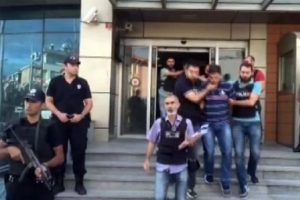 Tankla 5 kişiyi ezdiği belirtilen 3 asker tutuklandı