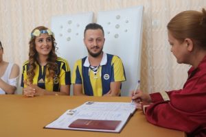 Gelinlik ve damatlık Fenerbah&ccedil;e forması