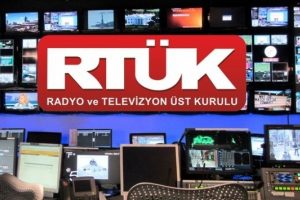 Darbe girişimi sonrası operasyon RT&Uuml;K'e sı&ccedil;radı, 29 personel a&ccedil;ığa alındı