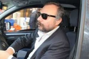 Oktay Kaynarca'nın fotoğrafındaki gizemli sarışın kim?