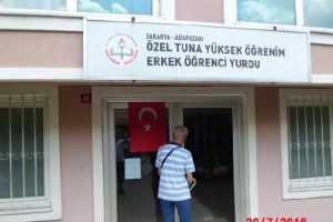 Adapazarı'nda iki &ouml;ğrenci yurdu m&uuml;h&uuml;rlendi