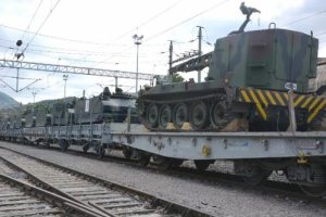 Darbe gecesi durdurulan askeri ara&ccedil; ve m&uuml;himmat y&uuml;kl&uuml; tren halen Bilecik Garı'nda bekletiyor