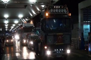 TIR'larla darbe girişimi protestosu