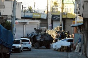 Yaralı polis silahını alarak tekrar operasyona gittti