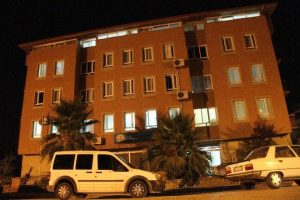 Paralel yurtlara polis eşliğinde operasyon