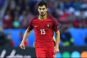 Barcelona Gomes'i a&ccedil;ıkladı