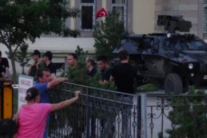 Ağrı'da 5 polis, Doğubayazıt'ta 7 asker tutuklandı