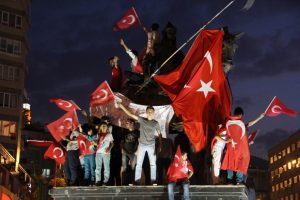 Bursa'da halk, meydanları doldurup hainlere mesaj verdi