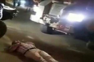 Hi&ccedil; d&uuml;ş&uuml;nmeden zırhlı ara&ccedil;ların &ouml;n&uuml;ne yattı