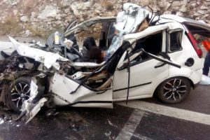 Otomobil kamyona arkadan &ccedil;arptı: 2 &ouml;l&uuml;, 2 yaralı