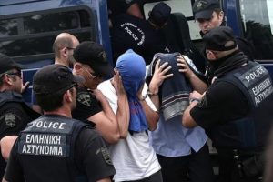 Yunanistan'daki darbeci subaylar Atina'ya g&ouml;t&uuml;r&uuml;ld&uuml;