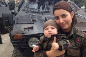 Şehit yakınlarına acı haberi veren polis Demet Sezen de şehit oldu