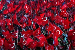 T&uuml;rk bayrağına talep arttı, kumaş yetişmiyor