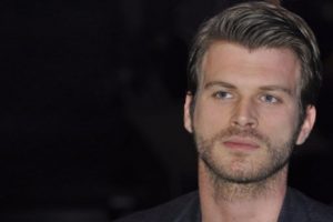 Kıvan&ccedil; Tatlıtuğ'dan radikal karar