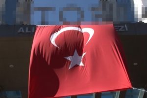 &Uuml;nl&uuml; avukatlık b&uuml;rosuna polis baskını