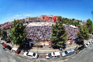 Demokrasi Meydanı'nda Cuma namazı
