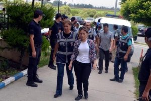 Adana'da 10 hakim ve savcı tutuklandı