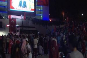 İstanbul'da demokrasi n&ouml;beti devam ediyor