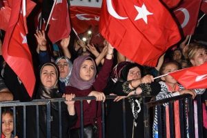 Sivas'ta 10 bin kişi darbe girişimini protesto etti