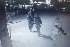 Darbeci askerler otelin yerini &ccedil;evredekilere sormuş