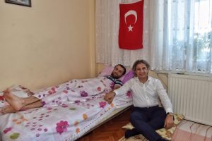 İkna etmeye &ccedil;alıştığı cuntacı asker tarafından vuruldu