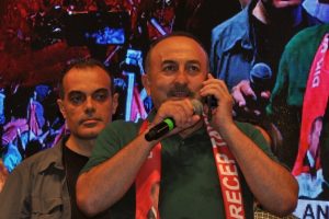 &Ccedil;avuşoğlu: Darbeciler konutuma inmeye &ccedil;alıştı