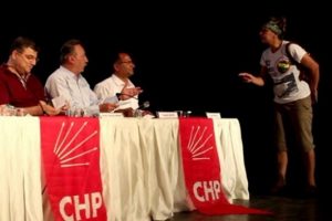 CHP'nin toplantısını 'alkolik' kadın bastı
