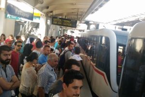 İzmirliler g&uuml;ne k&ouml;t&uuml; başladı