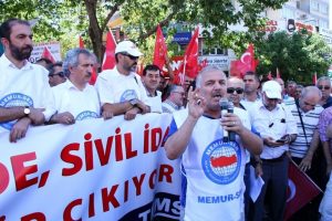 Bursa'da Memur-Sen b&uuml;t&uuml;n &uuml;yeleriyle meydanlarda