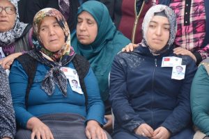 Şehit annesi: Vatan haini olmadın, alnım ay gibi a&ccedil;ık