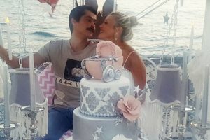 İsmail Hacıoğlu eşi Duygu Kaya ile kızları i&ccedil;in baby shower partisi d&uuml;zenledi