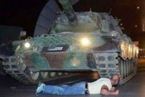 "Tankları durdurmak i&ccedil;in aynısını y&uuml;zlerce kez yaparım"