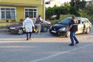 Polis memuru akrabasına kurşun yağdırdı