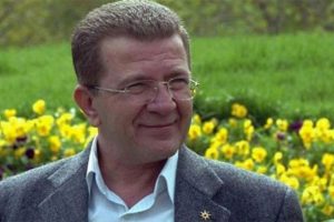 Eski vekil intihar etti