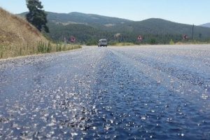 Bursa'da sıcaktan asfalt eridi